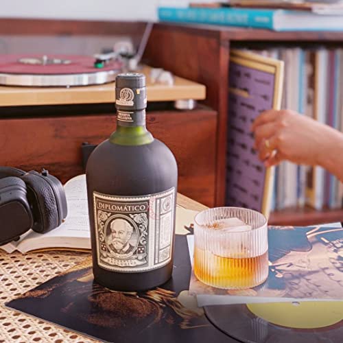 Black Tot Finest Caribbean Blended Rum - Guyana, Barbados, Jamaica, 70cl, 46.2% & Diplomático Reserva Exclusiva Rum, 70 cl, 40 percent - Craft & Spiced Rum Box