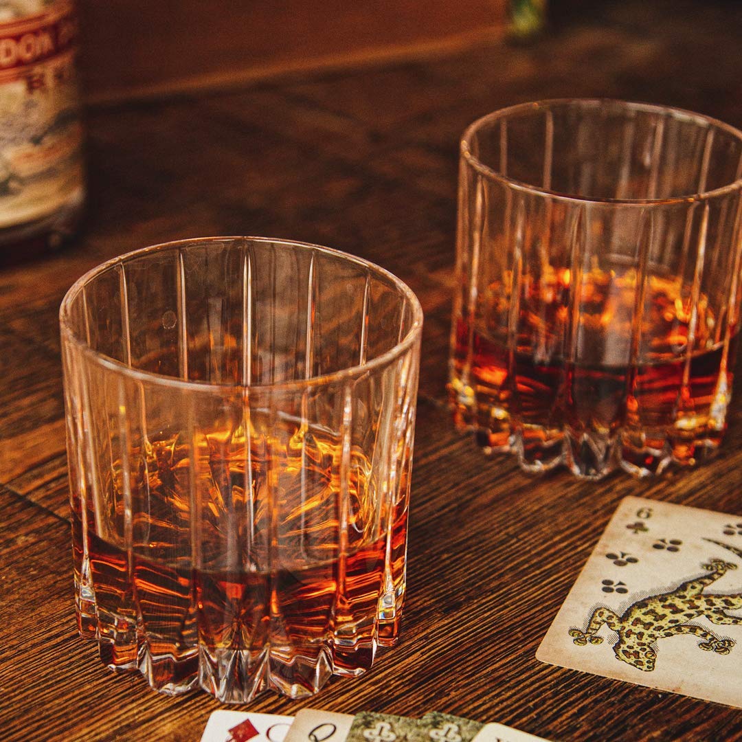 Don Papa Rum 70cl - 40% ABV Dark Aged Sipping Rum: Distilled in Sugarlandia, Philippines | Expertly Matured in American Oak | Great for Cocktails - Craft & Spiced Rum Box